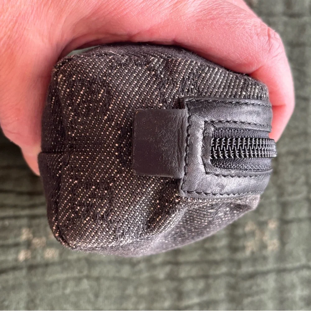 Gucci Black Denim & Leather Zip Pouch with Embossed Logo 014 - Picture 3 of 10